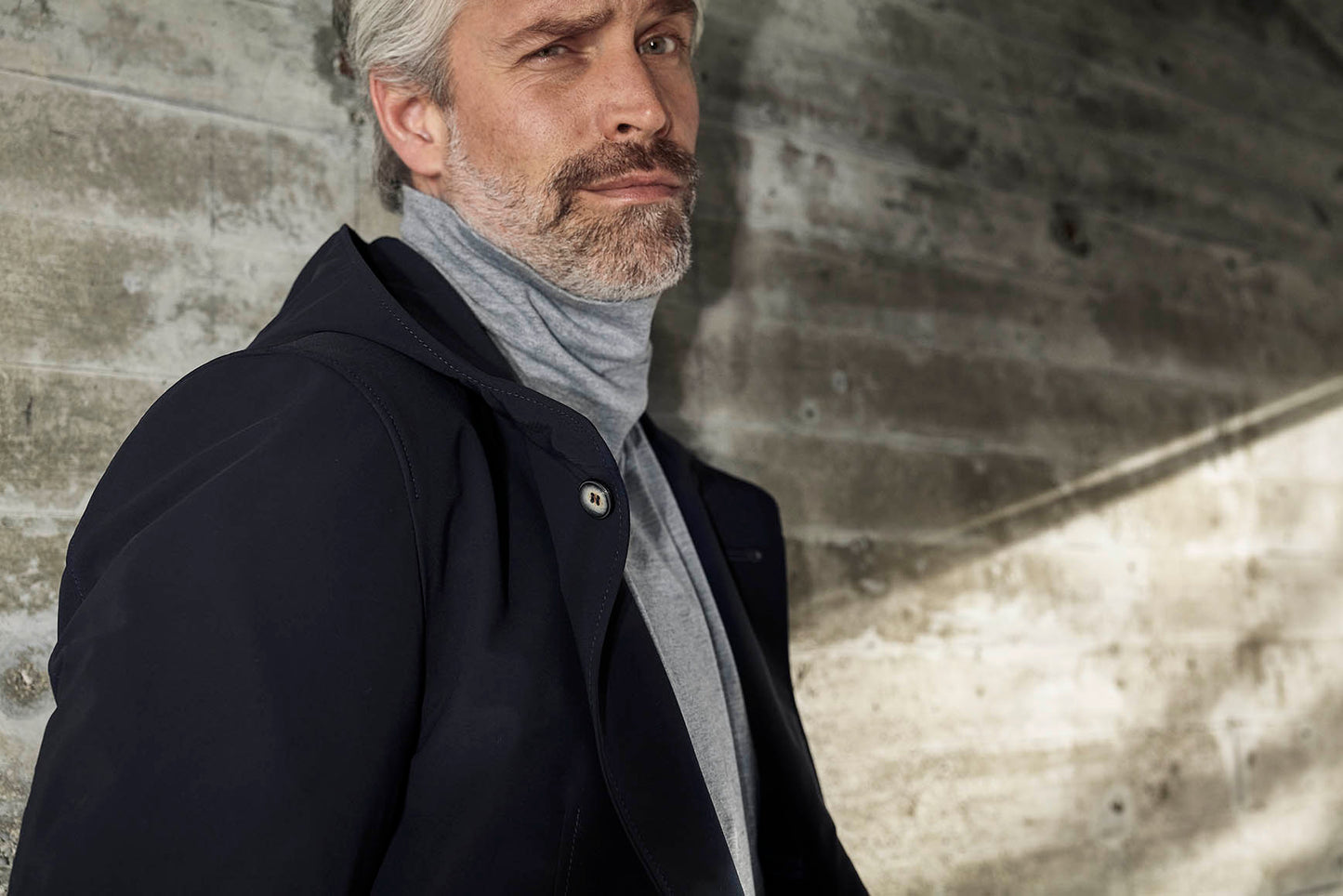 Volta - Outdoorsakko mit Kapuze