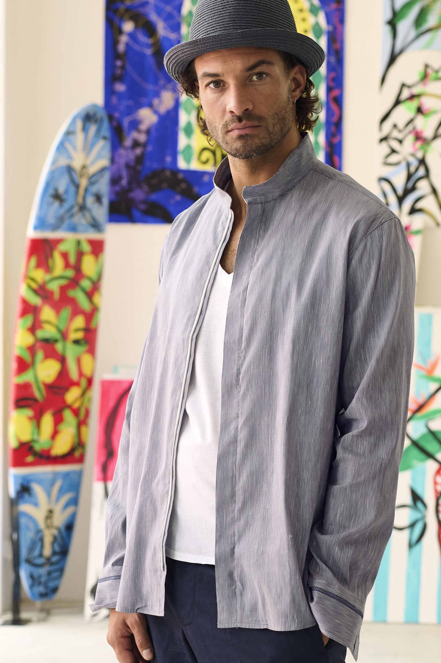 NEU: Menardo - Stehkragenhemd mit Seide - feingestreift mit Reißverschluss